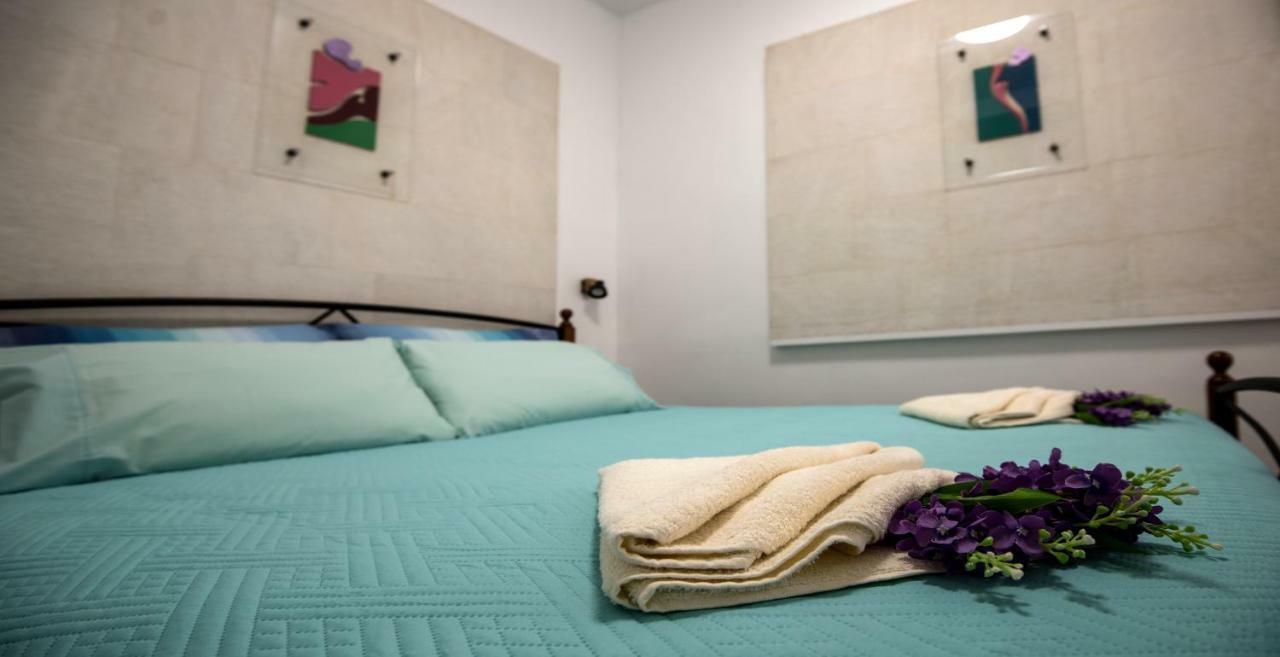Ibis Your Cosy Oasis With Private Parking And Patio Split Exteriör bild