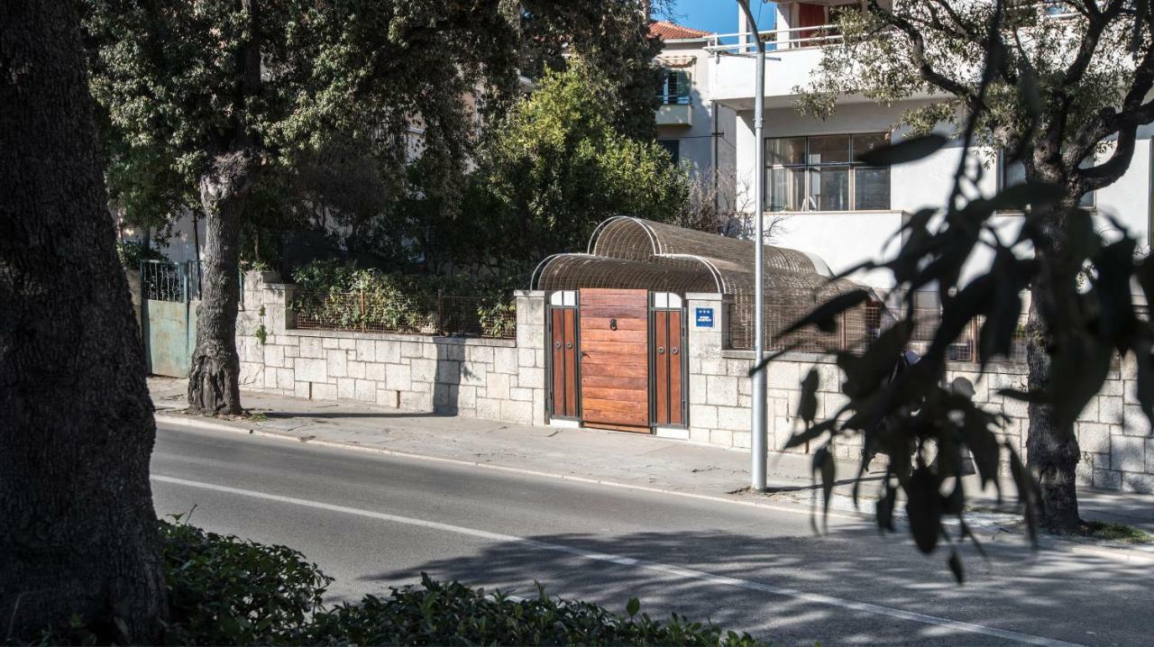 Ibis Your Cosy Oasis With Private Parking And Patio Split Exteriör bild