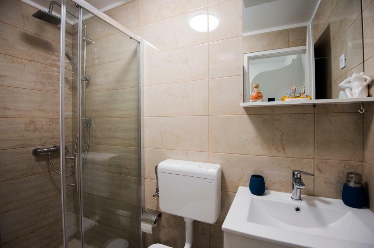 Ibis Your Cosy Oasis With Private Parking And Patio Split Exteriör bild