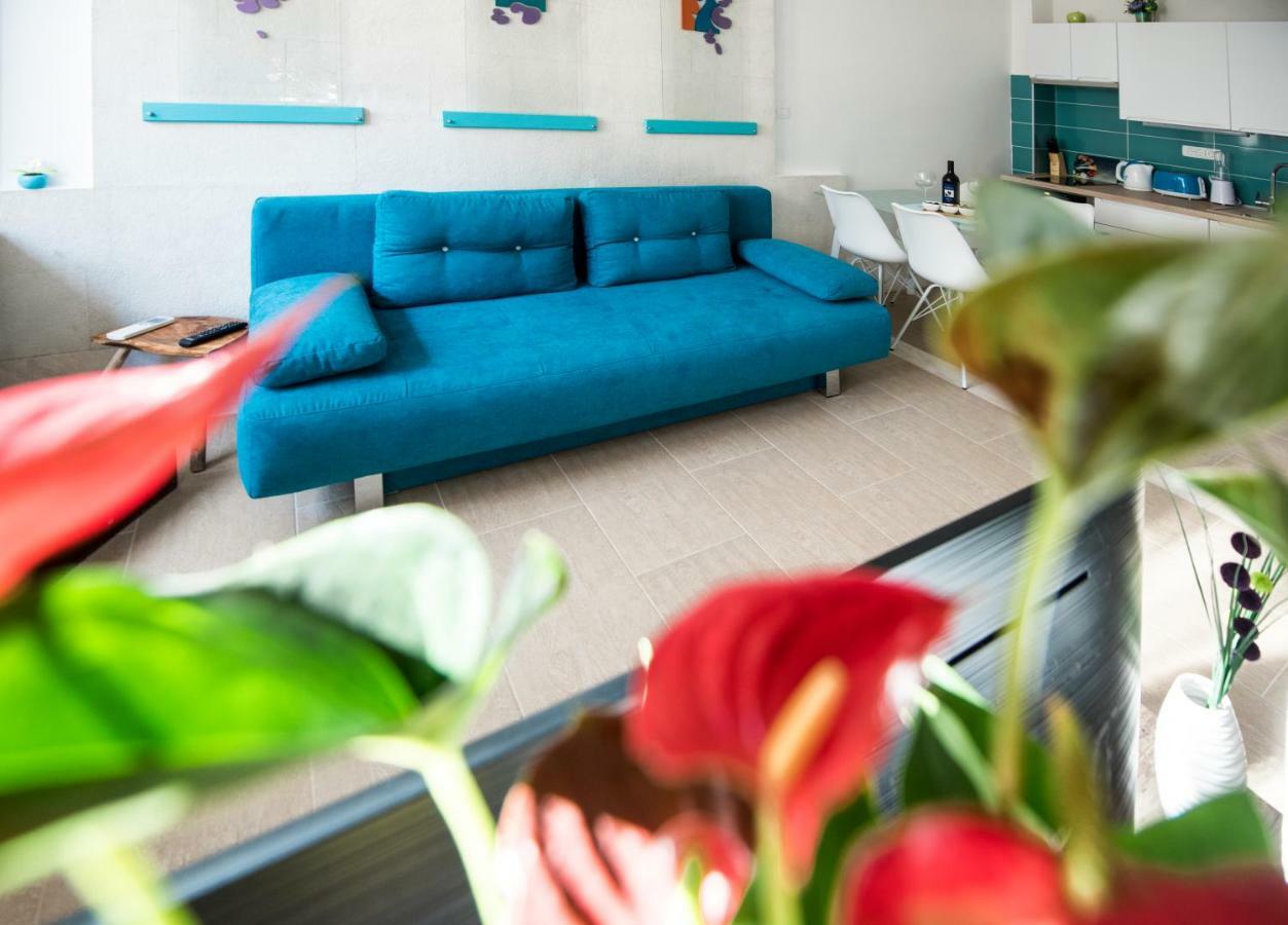 Ibis Your Cosy Oasis With Private Parking And Patio Split Exteriör bild